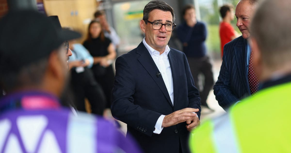 Andy Burnham prévoit des réductions importantes dans la fonction publique pour renforcer la gouvernance locale en Angleterre