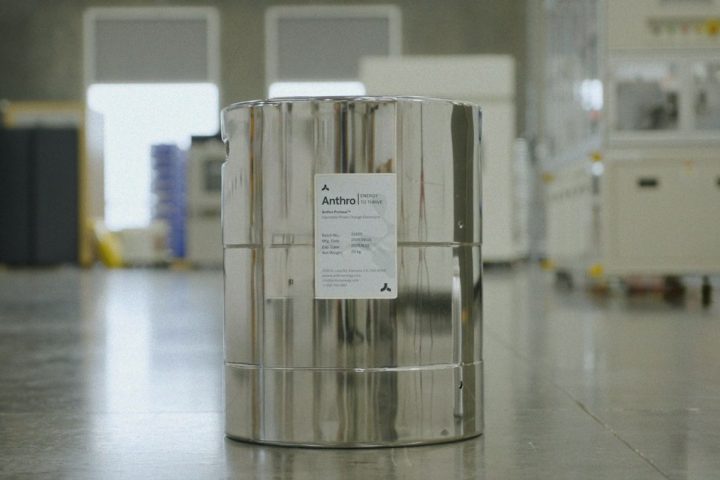 Anthro Energy lance la construction d'une usine d'électrolytes pour soutenir la production de batteries aux États-Unis.