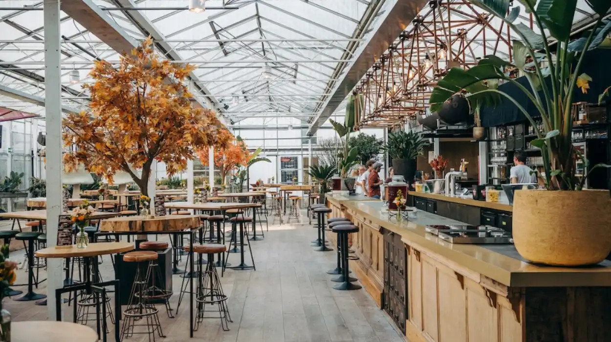Antwerpen distribue gratuitement des tulipes pour célébrer le printemps, attirant de longues files d'attente