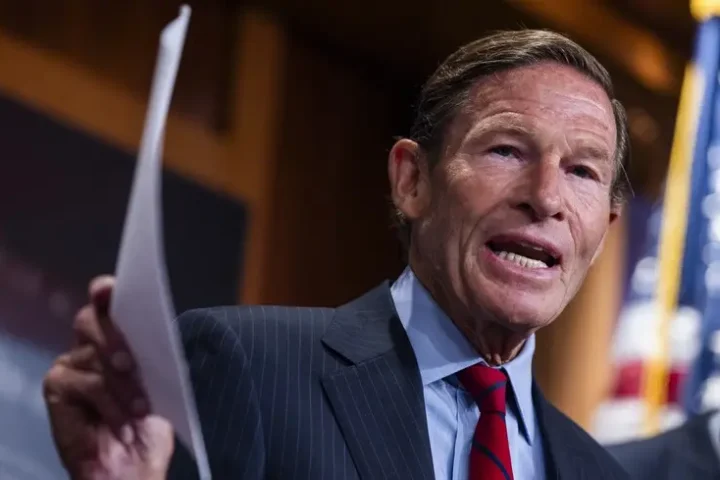 Blumenthal appelle les émissaires de Trump à prendre au sérieux les menaces de Poutine concernant l'Ukraine