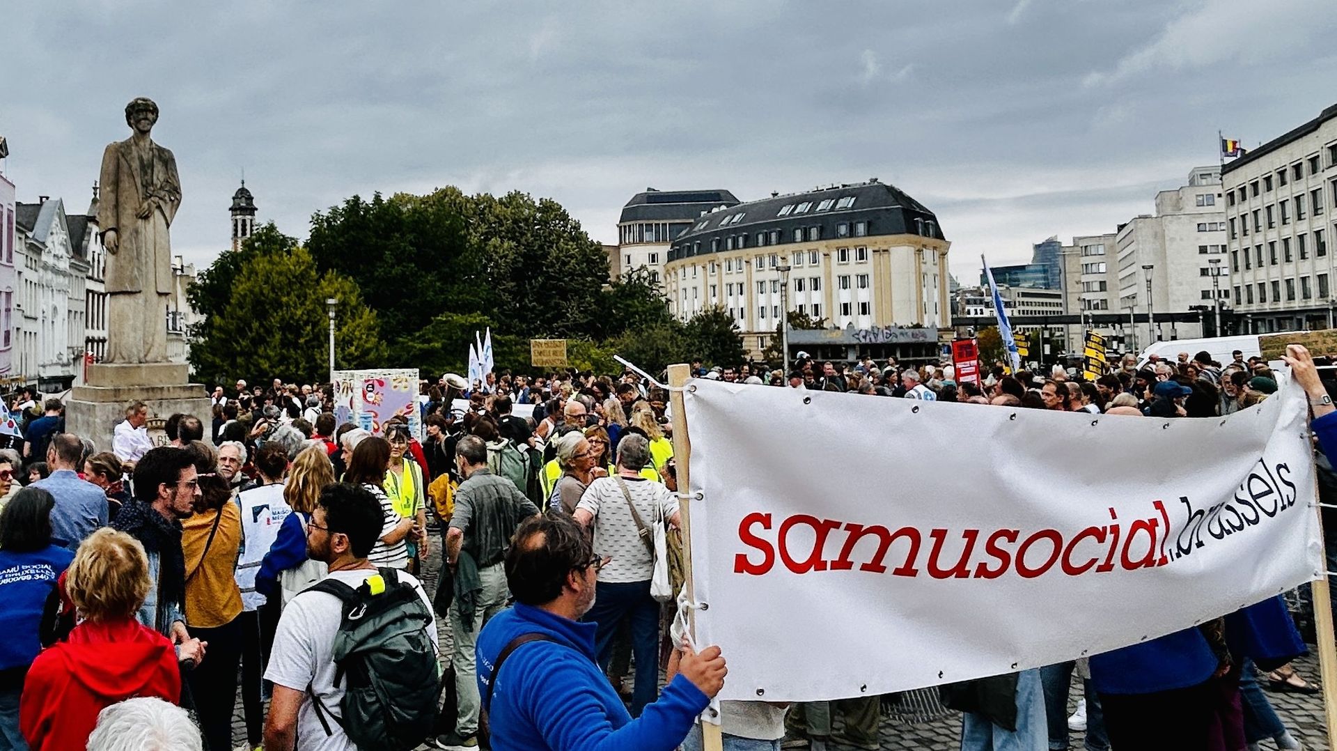 Bruxelles réduit de 1 000 places d'accueil, impactant familles vulnérables et emplois