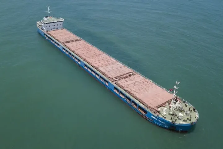 Cinq navires transportant des céréales attaqués près des ports russes de la mer Noire, perturbant les exportations