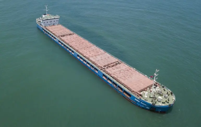 Cinq navires transportant des céréales attaqués près des ports russes de la mer Noire, perturbant les exportations