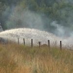 Des agriculteurs assistent les pompiers lors d'un incendie dans les Hautes Fagnes