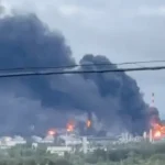 Des frappes de drones ciblent une importante raffinerie de pétrole russe à Kstovo, provoquant un incendie majeur