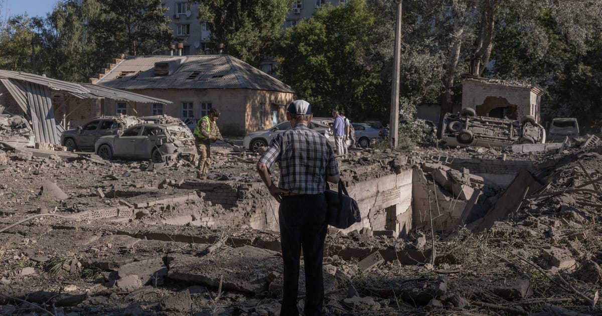 Des frappes de missiles et de drones russes en Ukraine font au moins 13 morts et une quarantaine de blessés