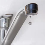 Des frappes russes à Kyiv perturbent l'approvisionnement en eau chaude dans plusieurs quartiers