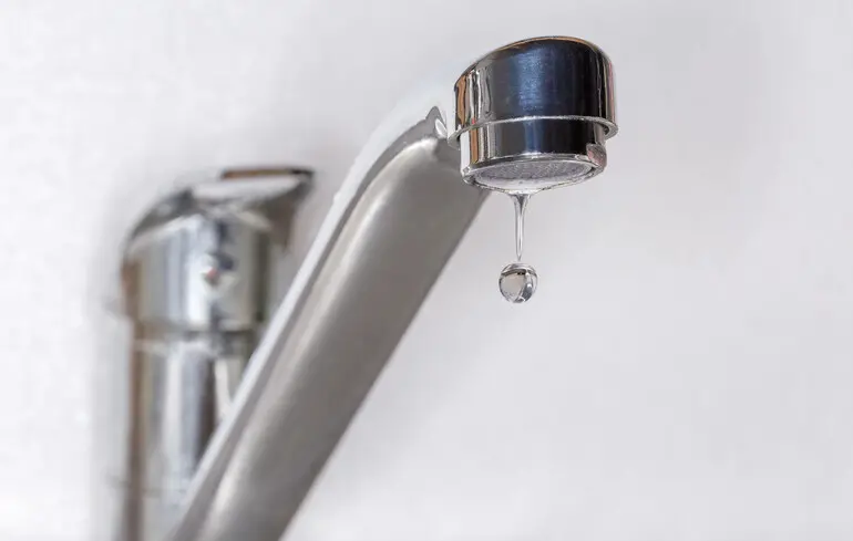 Des frappes russes à Kyiv perturbent l'approvisionnement en eau chaude dans plusieurs quartiers