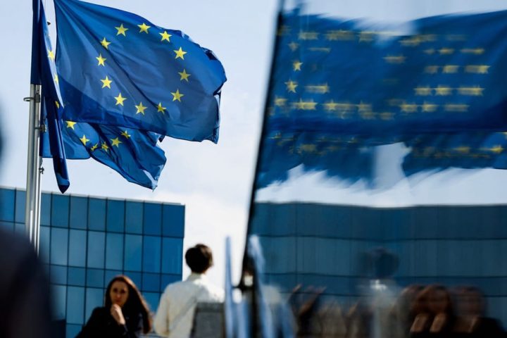 Des hackers soutenus par l'État ciblent des hauts responsables de l'UE via WhatsApp, révèle un document interne.