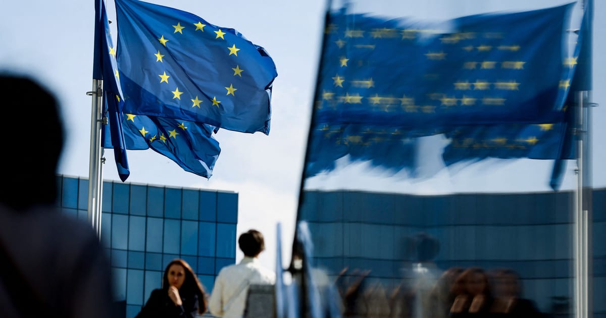 Des hackers soutenus par l'État ciblent des hauts responsables de l'UE via WhatsApp, révèle un document interne.