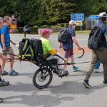 Des personnes en situation de handicap traversent la Wallonie en joëlettes pour améliorer leur accessibilité