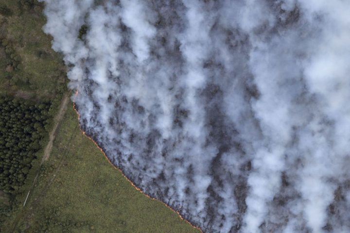 Des photos aériennes soutiennent les efforts de lutte contre l'incendie dans les Hautes Fagnes, selon l'institut géographique belge.
