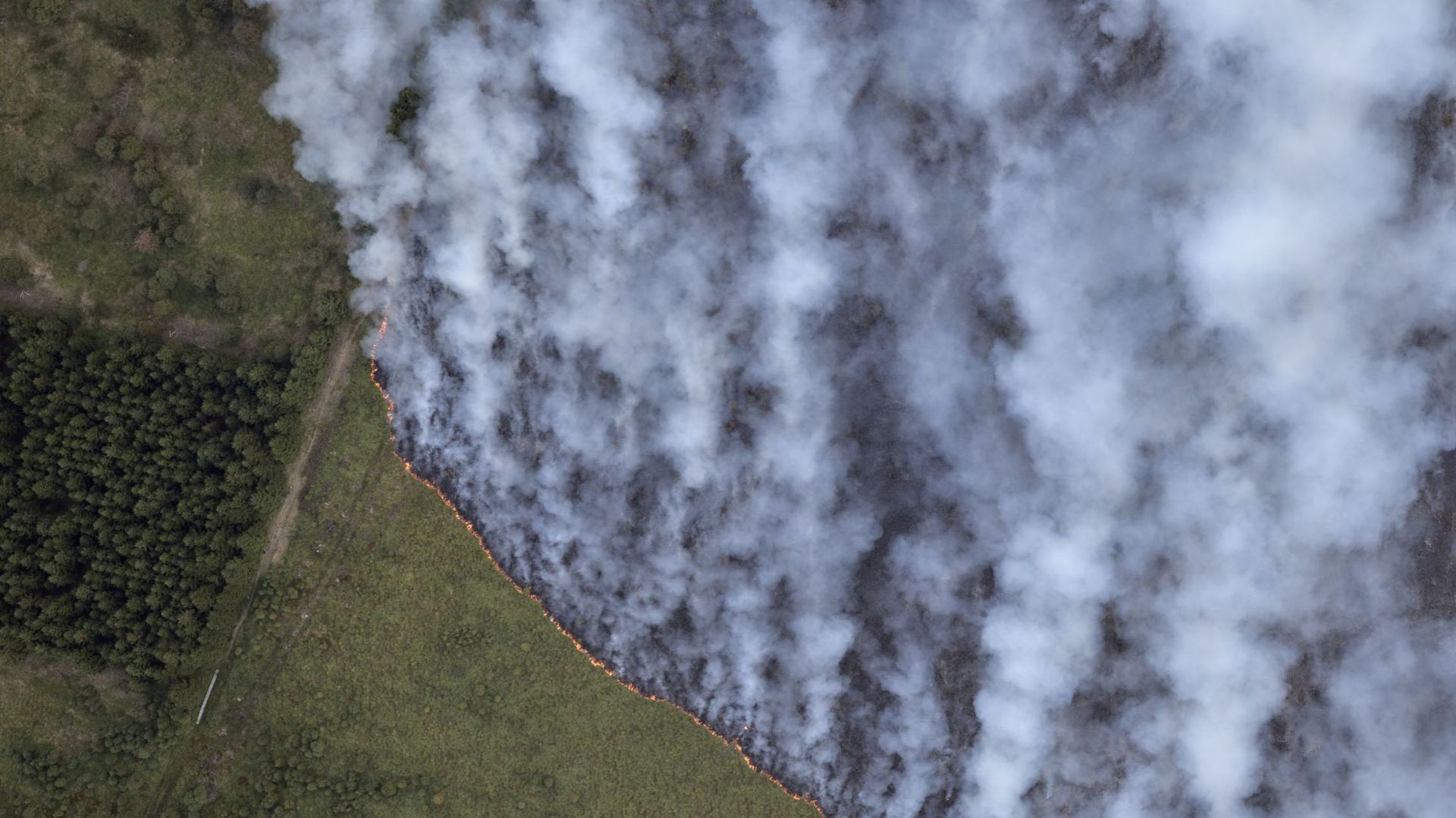 Des photos aériennes soutiennent les efforts de lutte contre l'incendie dans les Hautes Fagnes, selon l'institut géographique belge.