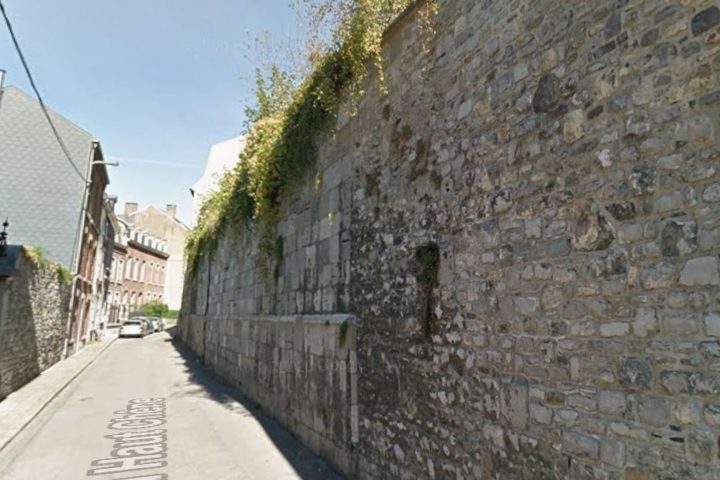 Des travaux de restauration des anciennes muraille de Huy débutent, la première phase durera quatre mois.