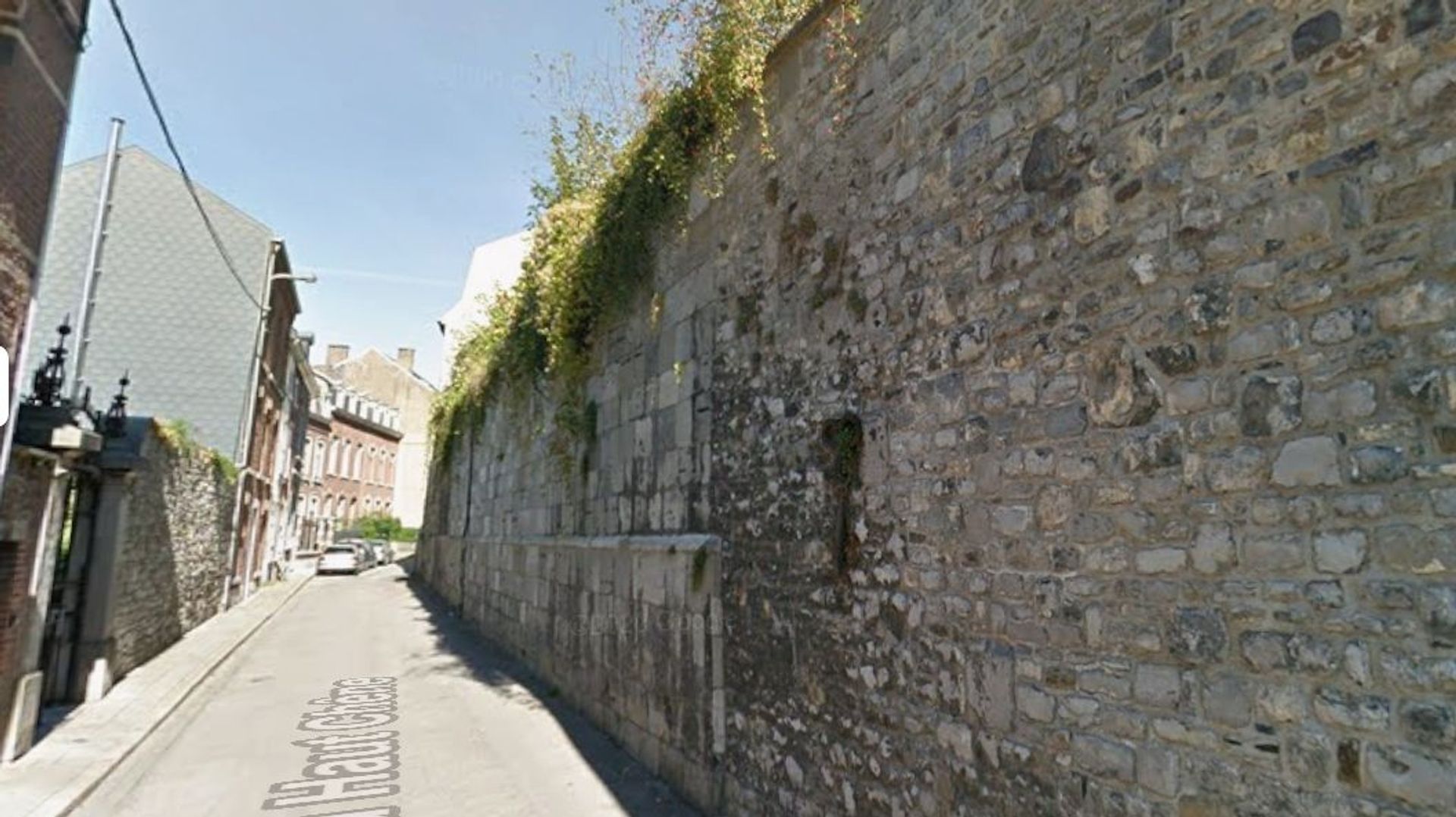 Des travaux de restauration des anciennes muraille de Huy débutent, la première phase durera quatre mois.