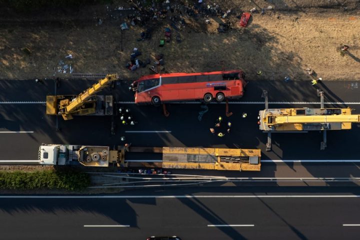 Douze morts dans un accident de bus impliquant des pèlerins polonais en Hongrie