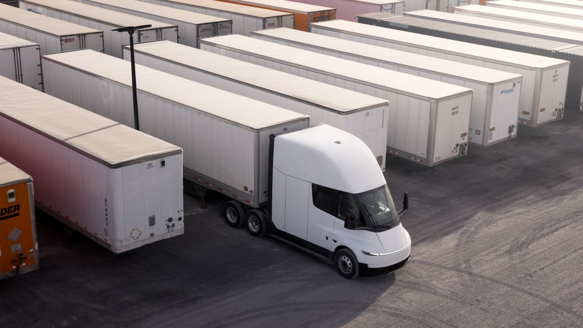 Einride va étendre sa flotte avec 500 Tesla Semis en partenariat avec Amazon