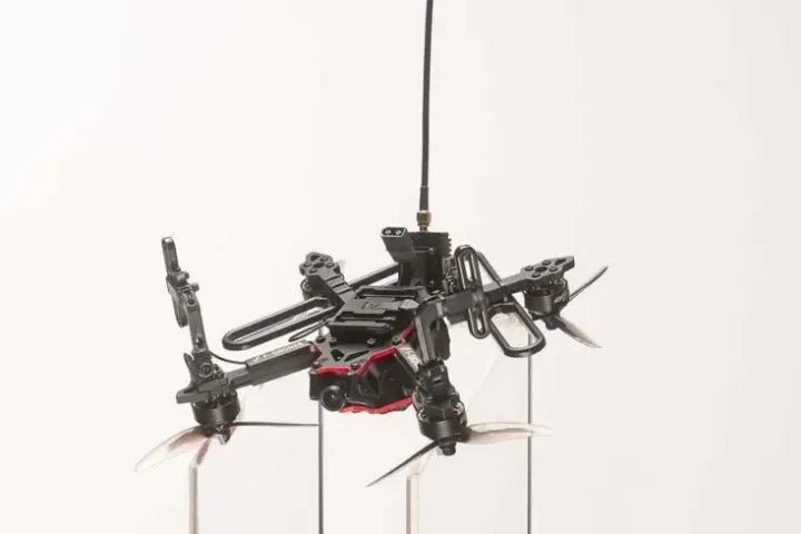 F-Drones présente le drone F5, conçu pour des opérations tactiques en Ukraine