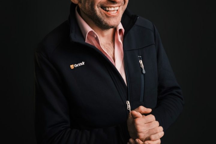 Grindr se transforme en plateforme complète pour hommes gays malgré le scepticisme des investisseurs