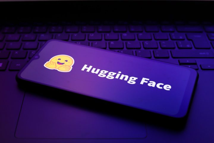 Hugging Face engagée dans des discussions pour une éventuelle acquisition à 13 milliards de dollars
