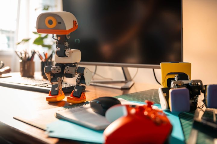 Hugging Face lance Microduck, un robot canard open source au prix de 399 dollars