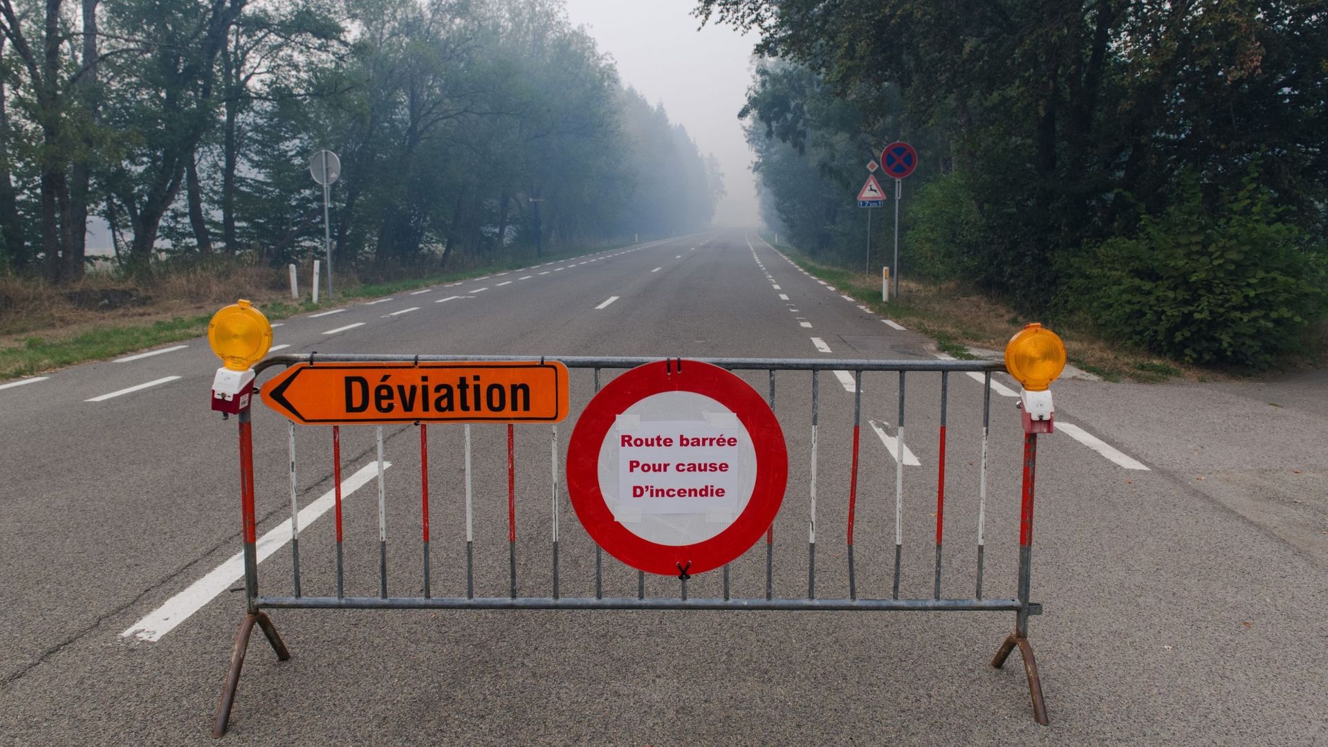 Incendie dans les Fagnes : réouverture des routes mardi, accès aux Fagnes toujours interdit