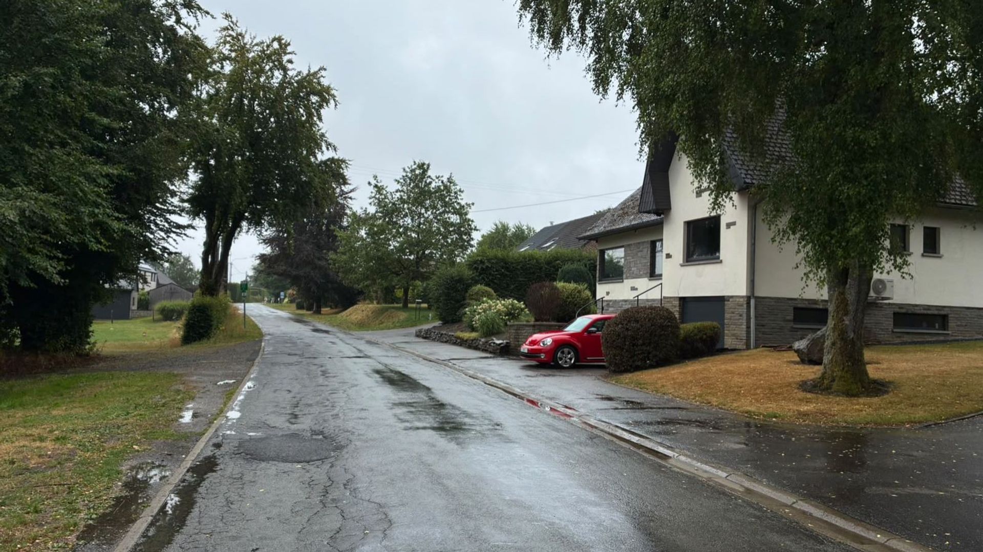 Incendie dans les Hautes Fagnes : les habitants de Sourbrodt rentrent chez eux après l'évacuation