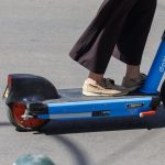 La Belgique rendra le port du casque obligatoire pour les conducteurs de trottinettes électriques rapides à partir du 1er septembre.