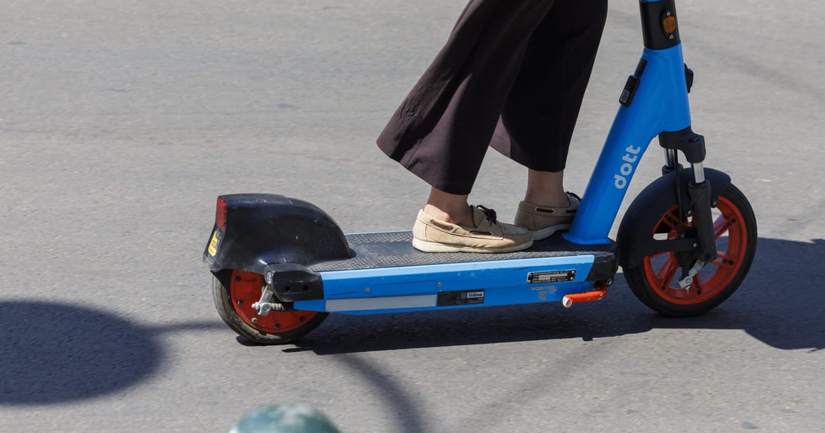 La Belgique rendra le port du casque obligatoire pour les conducteurs de trottinettes électriques rapides à partir du 1er septembre.