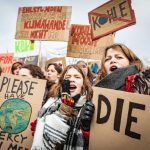 La couverture médiatique du changement climatique a chuté en 2025 malgré la hausse des émissions.