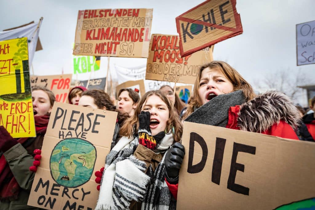 La couverture médiatique du changement climatique a chuté en 2025 malgré la hausse des émissions.
