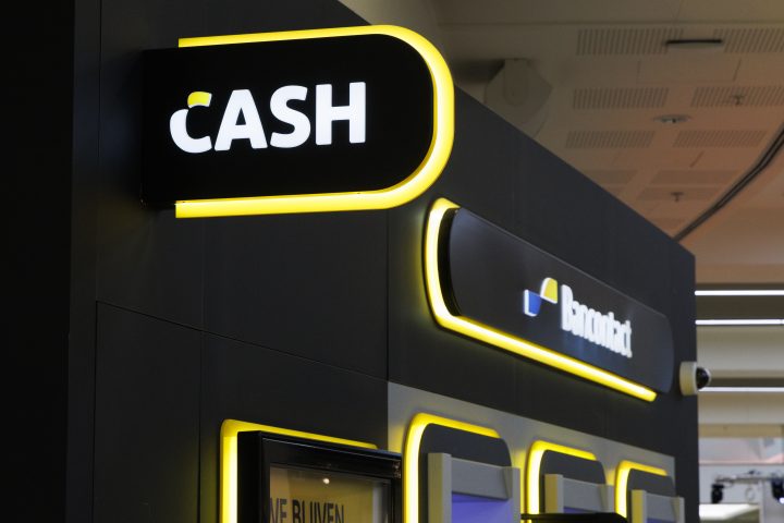 La demande de paiement en espèces diminue en Belgique, atteignant le niveau le plus bas d'Europe selon une étude de la BCE