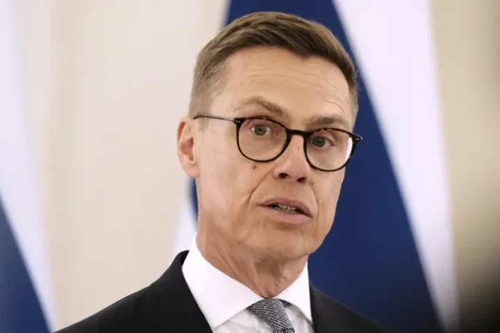 La Finlande fournira des systèmes de défense aérienne essentiels à l'Ukraine, annonce le président Stubb