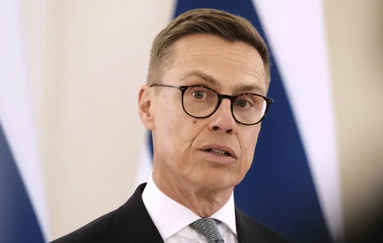 La Finlande fournira des systèmes de défense aérienne essentiels à l'Ukraine, annonce le président Stubb