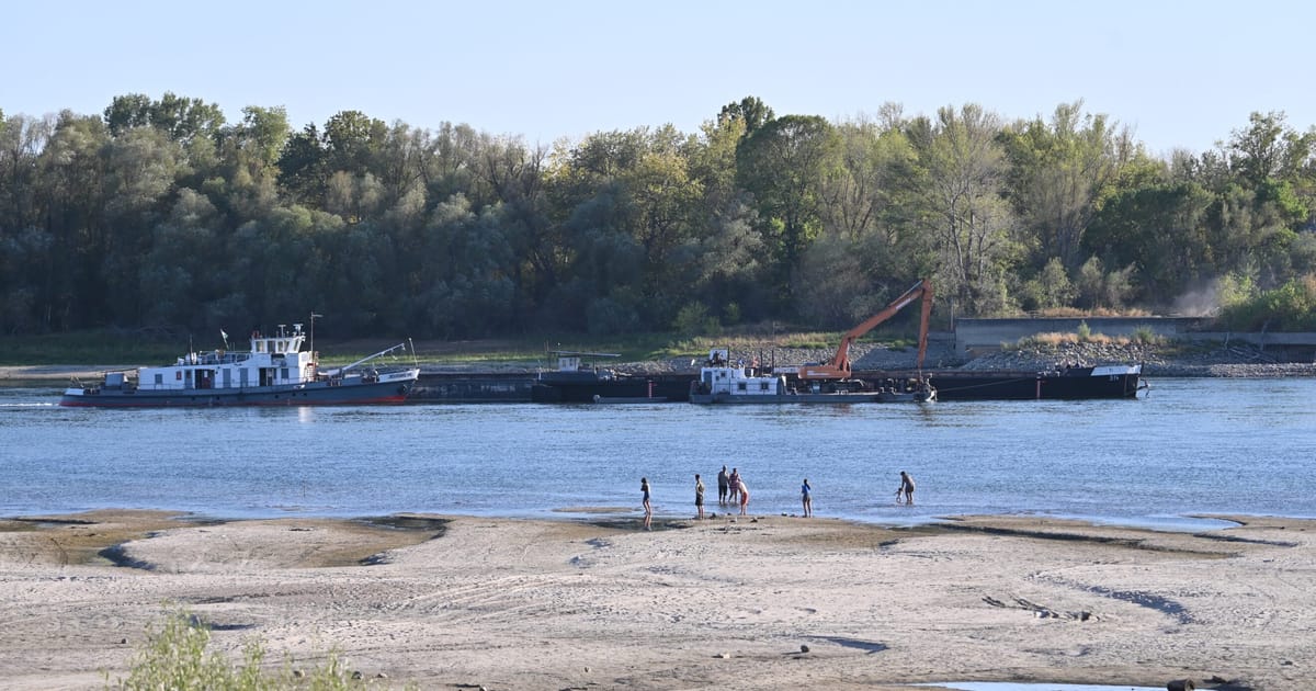 La Hongrie coule des barges pour relever le niveau de l'eau du Danube et assurer le fonctionnement de sa centrale nucléaire