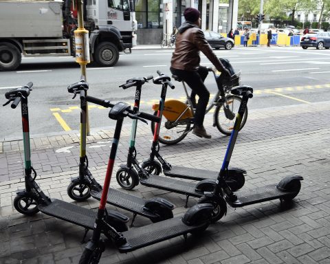 La Région de Bruxelles ordonne le retrait des trottinettes et vélos partagés d'ici le 1er septembre