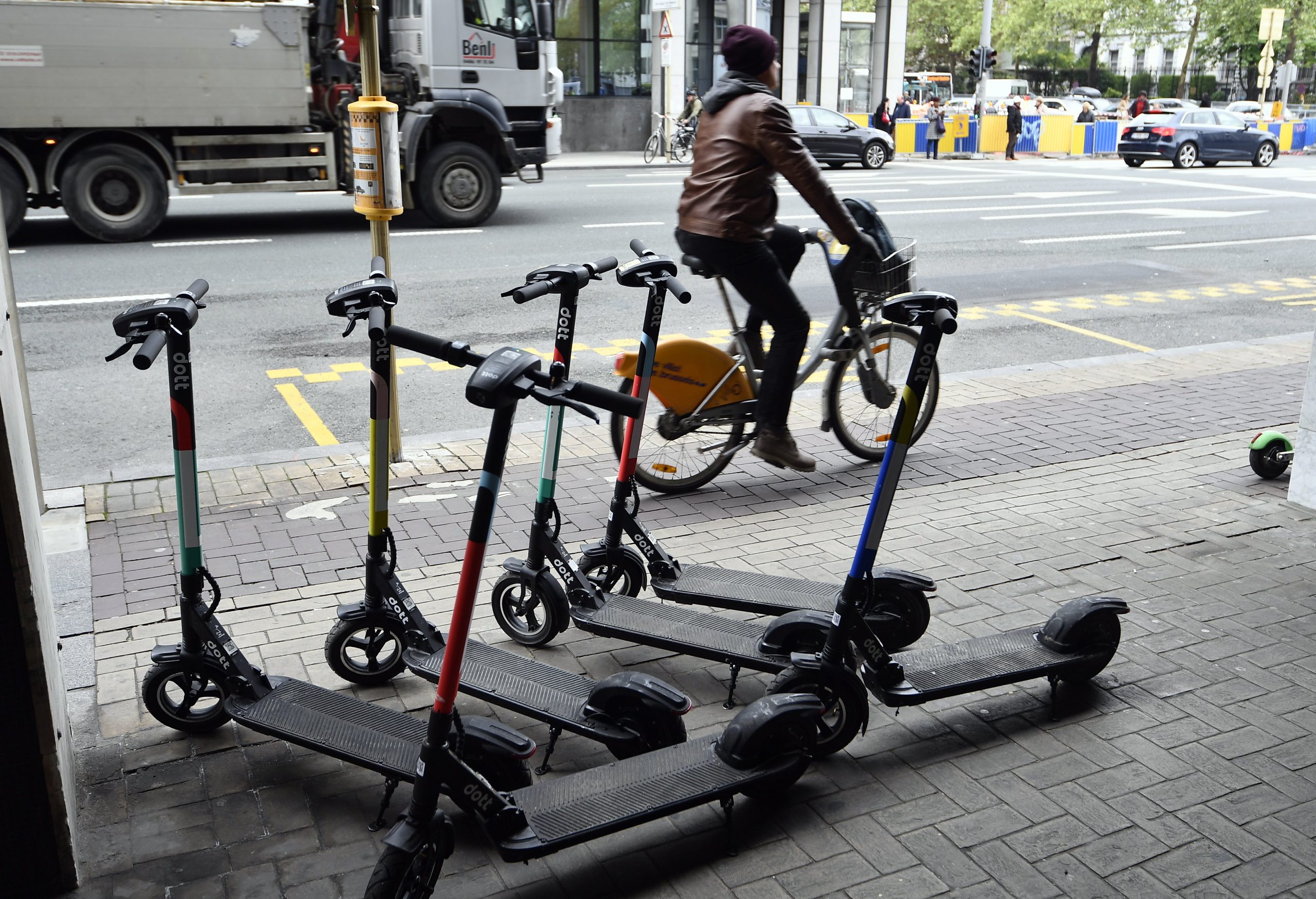 La Région de Bruxelles ordonne le retrait des trottinettes et vélos partagés d'ici le 1er septembre