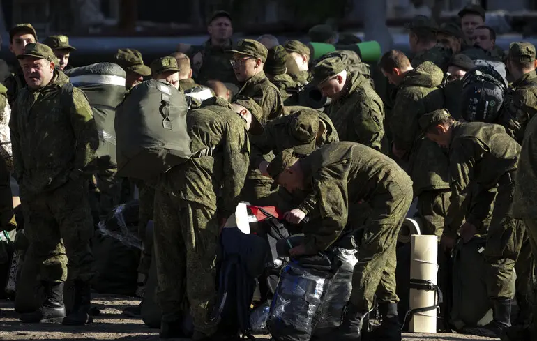 La Russie intensifie ses préparatifs de mobilisation militaire avec des inspections sur ses terrains d'entraînement