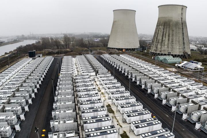 La suppression de l'exemption des tarifs réseau haute tension pour les parcs de batteries prévue en 2028