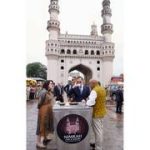 L'ambassadeur américain visite le Charminar et souligne le rôle clé de l'Inde dans la chaîne d'approvisionnement aéronautique mondiale