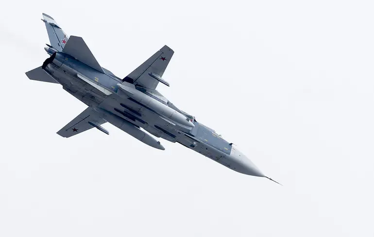 L'armée ukrainienne détruit un bombardier russe Su-24M sur l'aérodrome de Saki en Crimée occupée