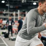 Le CIO réadmet la Russie aux Jeux Olympiques malgré des liens militaires avérés chez certains athlètes.