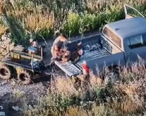 Le commandant Vladyslav Polzha sauve deux soldats blessés d'une attaque de drone russe en Ukraine