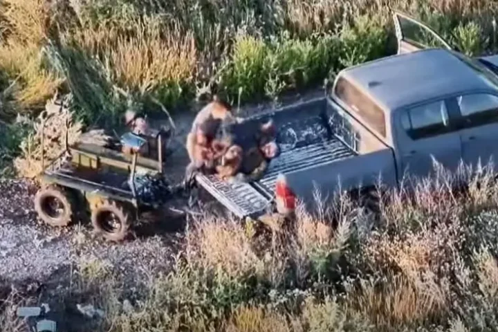 Le commandant Vladyslav Polzha sauve deux soldats blessés d'une attaque de drone russe en Ukraine