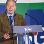 Le directeur de MCC Bruxelles, soutenu par Orbán, démissionne en raison de salaires impayés.