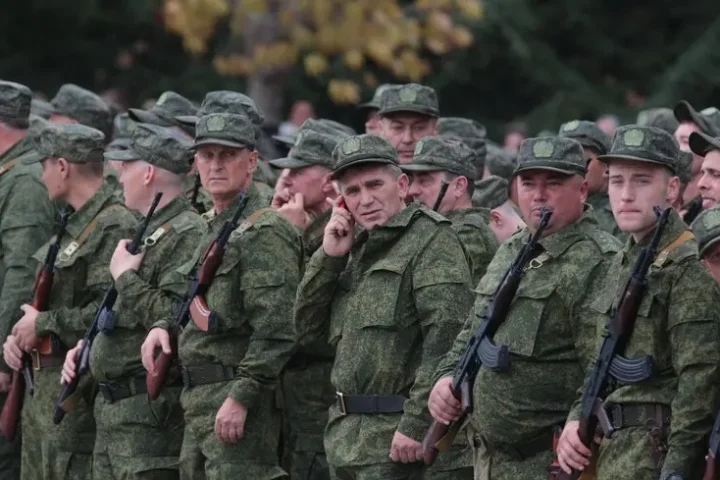 Le Kremlin confronté à des pénuries de personnel militaire alors que la pression monte pour éviter une nouvelle mobilisation