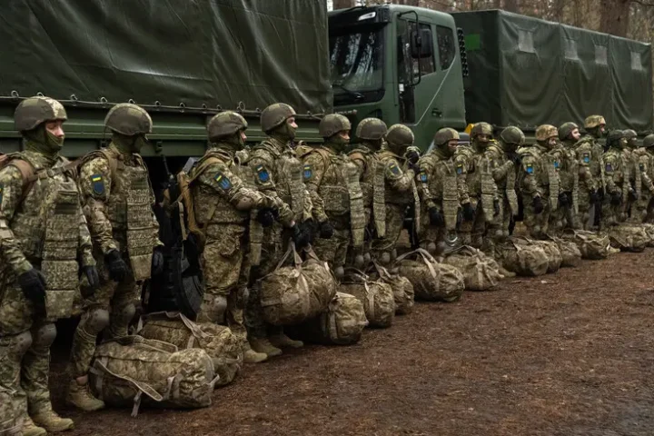 Le ministère de la Défense précise le nombre de nouveaux contrats militaires signés par le personnel