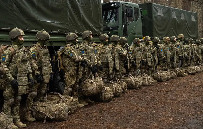 Le ministère de la Défense précise le nombre de nouveaux contrats militaires signés par le personnel