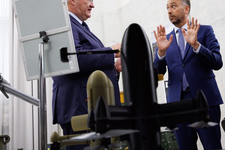 Le ministre ukrainien des Affaires étrangères souligne l'importance de la confiscation des actifs russes lors des discussions avec la Belgique