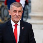 Le Premier ministre tchèque Babiš présente ses excuses pour avoir cueilli des fleurs dans un parc national protégé